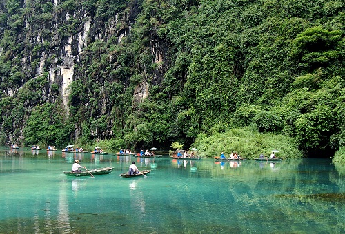 The peaceful beauty of Trang An when the autumn is coming