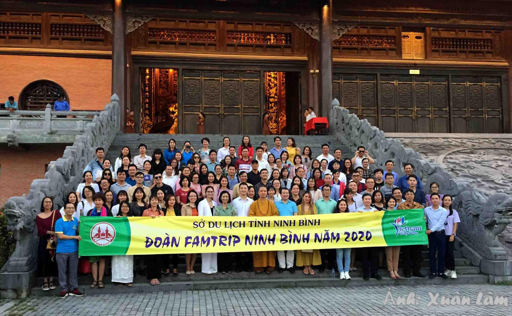 Délégation de famtrip 2020 explore le tourisme de Ninh Binh