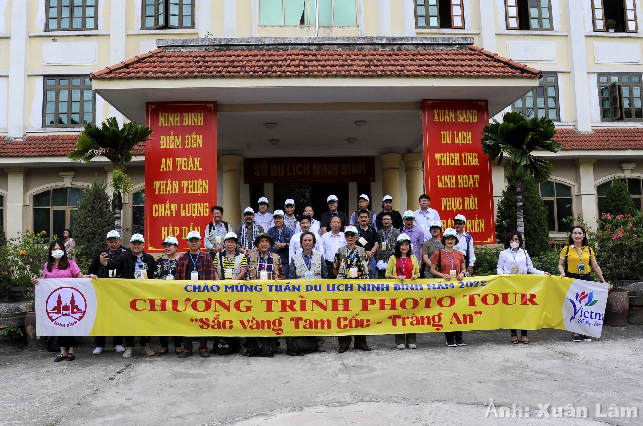 Ninh Binh a organisé le circuit touristique photographique intitulé 