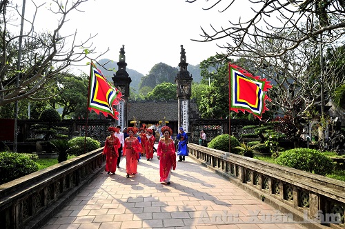 Aller à la pagode au Nouvel An lunaire – une belle coutume des Vietnamiens