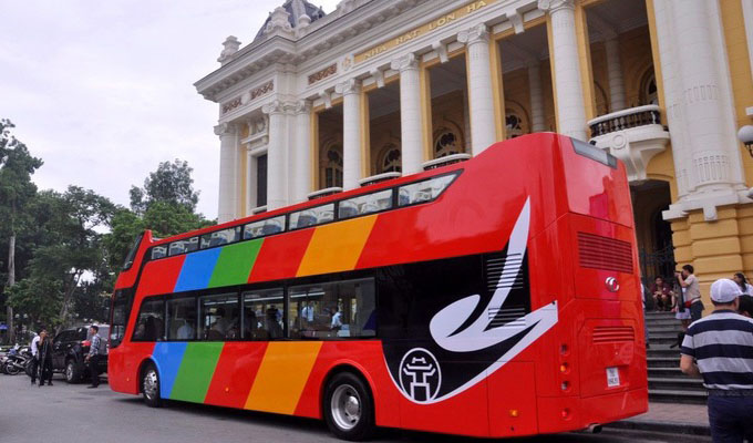 Découvrir la nuit de Ha Noi en bus à impériale à toit ouvert