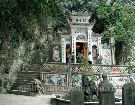 La pagode et la grotte Dich Long à Ninh Binh