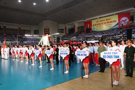 Các đoàn VĐV tham gia thi đấu tại Đại hội dự lễ khai mạc.
