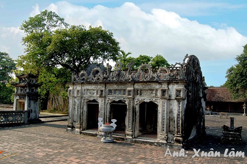 Ghé thăm Đền thờ Đức Thánh Nguyễn linh thiêng