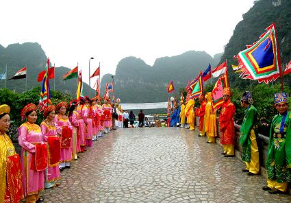 Chương trình hoạt động lễ đón bằng của UNESCO ghi danh Quần thể danh thắng Tràng An là Di sản Văn hóa và Thiên nhiên Thế giới.