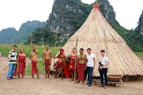 Khám phá làng thổ dân trên “đảo đầu lâu” ở Ninh Bình