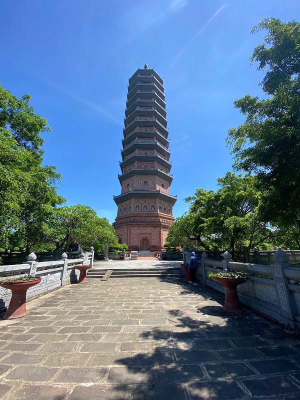 Linh thiêng Bảo tháp chùa Bái Đính