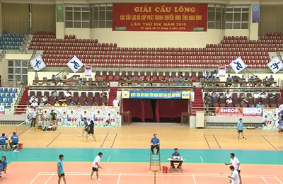 Bế mạc Giải cầu lông các CLB Cúp PT-TH Ninh Bình lần thứ XIX năm 2015