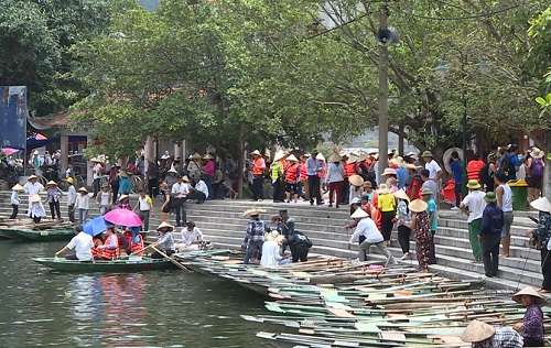 Ninh Bình đón trên 30 vạn du khách trong dịp nghỉ lễ 30/4, 1/5