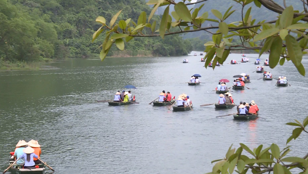 Du lịch Ninh Bình: Nhộn nhịp du khách đầu xuân