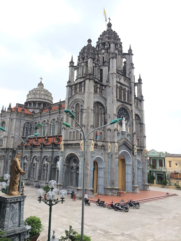 Giáo xứ Thánh Danh – Dấu ấn kiến trúc và đời sống đức tin